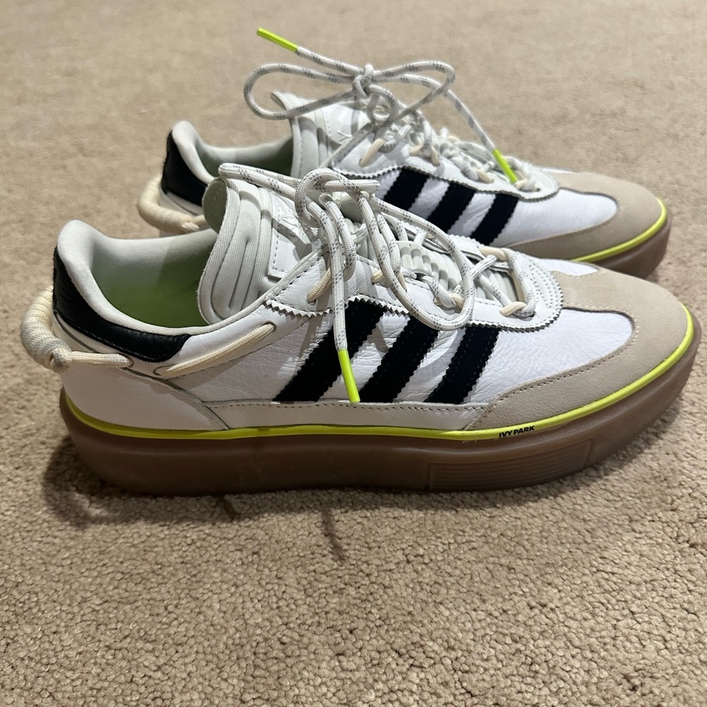 Ivy Park x Wmns Super Sleek 72
'White Gum'